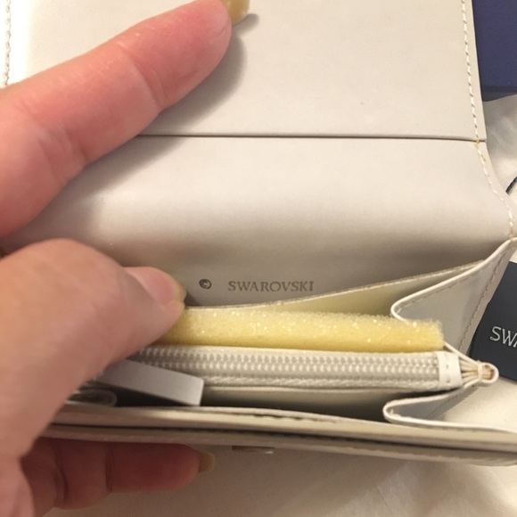 Brand NEW Swarovski Leather Wallet with white crystals - Picture 7 of 10